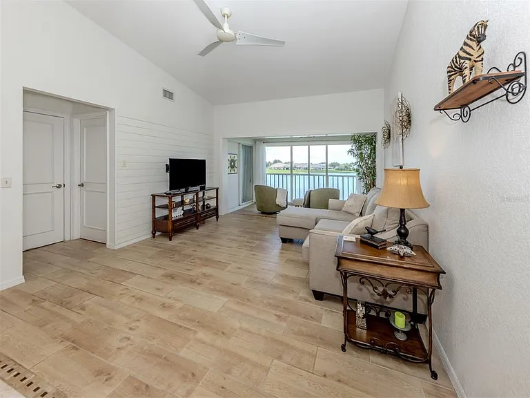 26333 Nadir Rd #105 — Photo 46