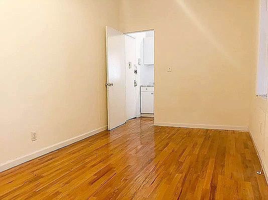 5th image of 340 E 13th St #3B