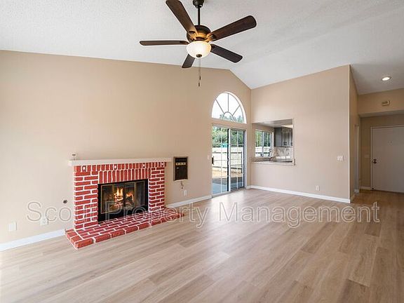 4th image of 301 Shady Glen Dr