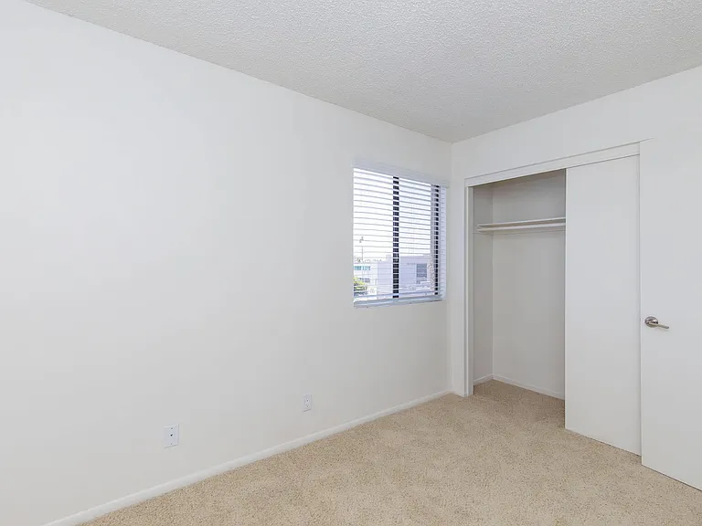 Glenoaks Terrace Apartments — Photo 23