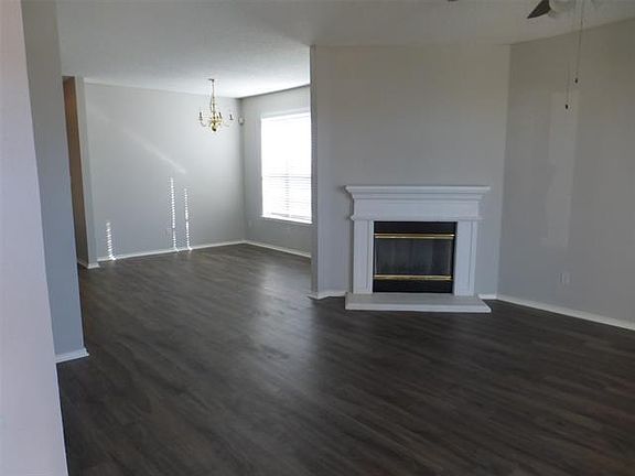 4th image of 7100 Park Creek Cir W