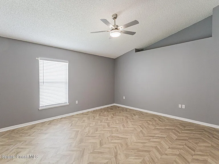 1733 La Maderia Dr SW — Photo 10