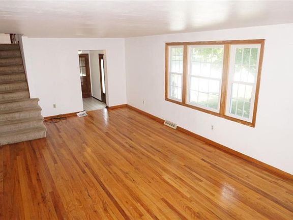 3rd image of 4947 Driftwood Dr