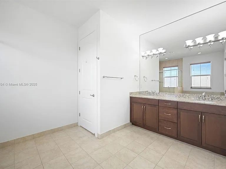 11941 Park Central — Photo 14