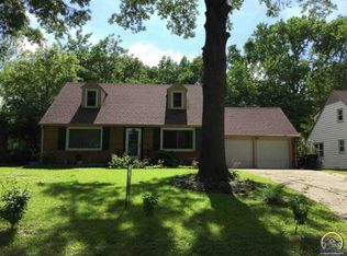 2021 SW Pembroke Ln, Topeka, KS 66604