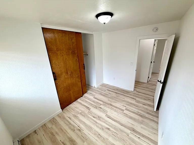 131 S Henrich St — Photo 13