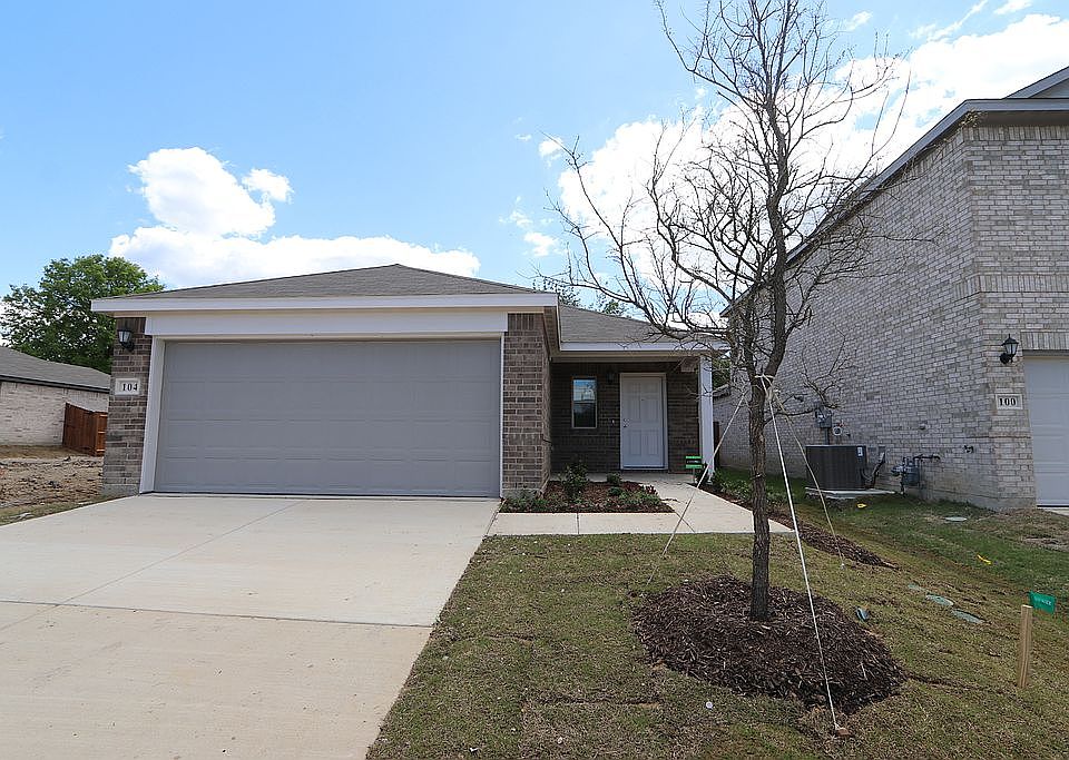 1st image of 104 Essex Dr