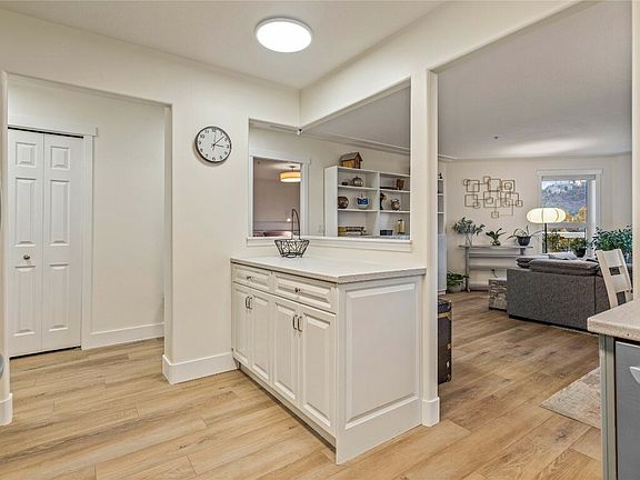 5th image of 1967 Underhill St Unit 307
