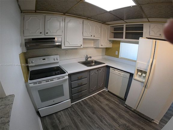 2nd image of 950 Euclid Ave APT 202