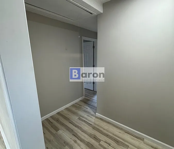 2923 Smalley Ave — Photo 4