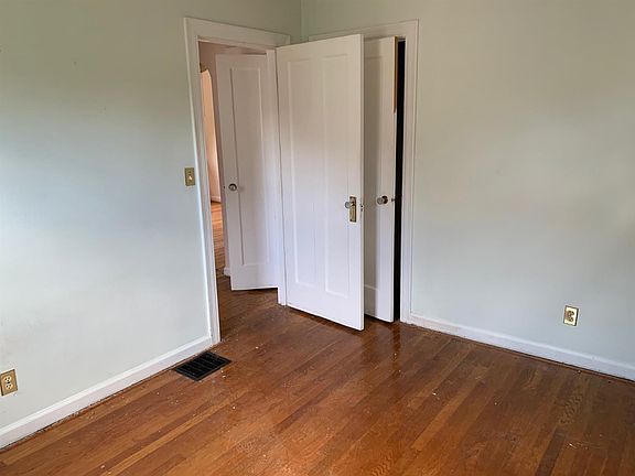 3rd image of 6424 Evelyn Dr
