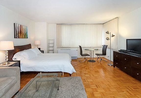 2nd image of 350 W 50th St APT 4X