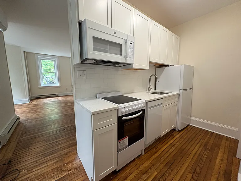 47 Clinton St #1A — Photo 3
