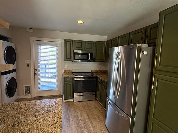5th image of 2000 Lightsey Rd APT 4