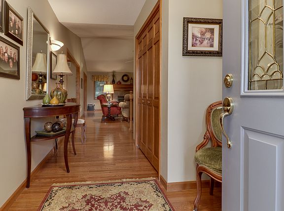 3rd image of 411 Cobblestone Dr