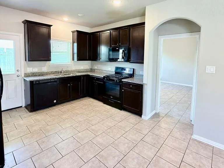 8515 Balding Dr — Photo 4