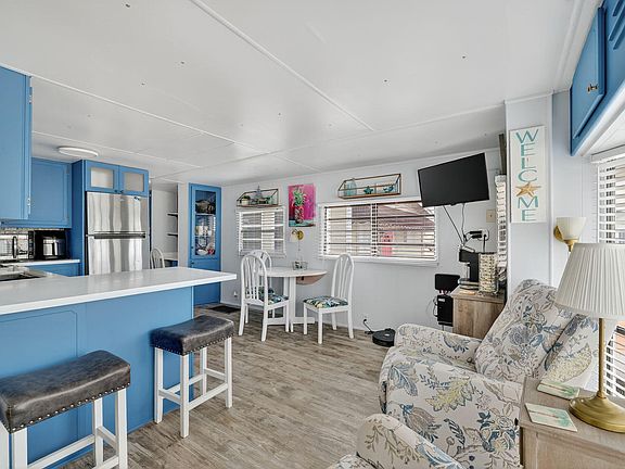 5th image of 121 Nettles Boulevard