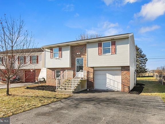2nd image of 27 Antler Ln