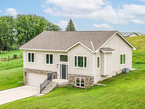 2nd image of 105 Bluegrass Ln