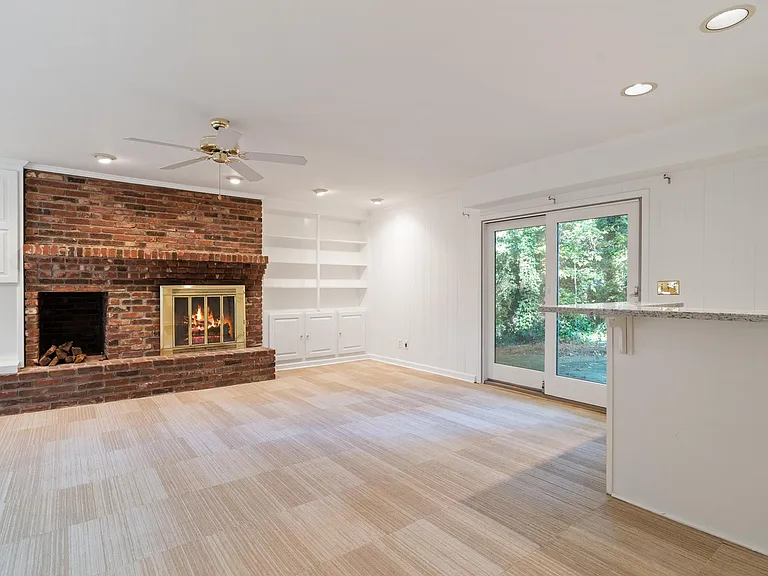415 Amberidge Trl — Photo 2