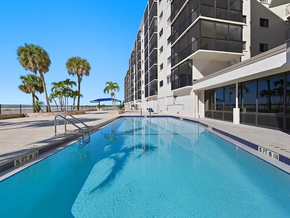 8350 Estero Blvd #125