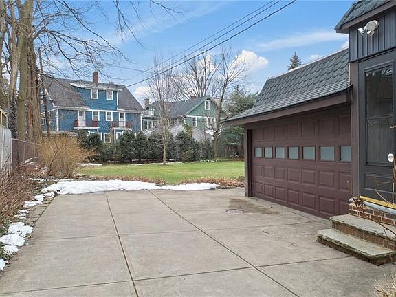 3rd image of 2964 Washington Blvd