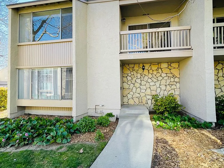 1214 Llama Ct — Photo 2