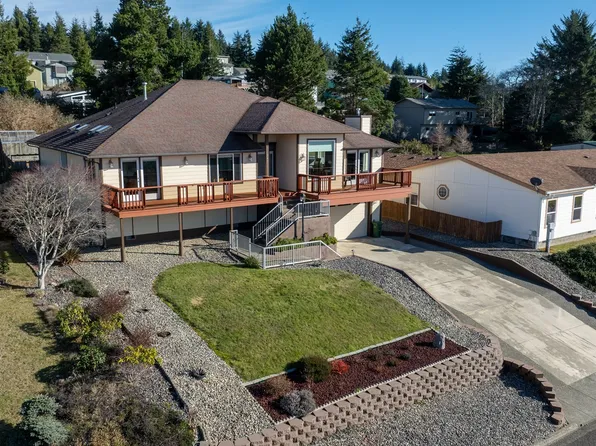 765 Tricia Pl, Coos Bay, OR 97420