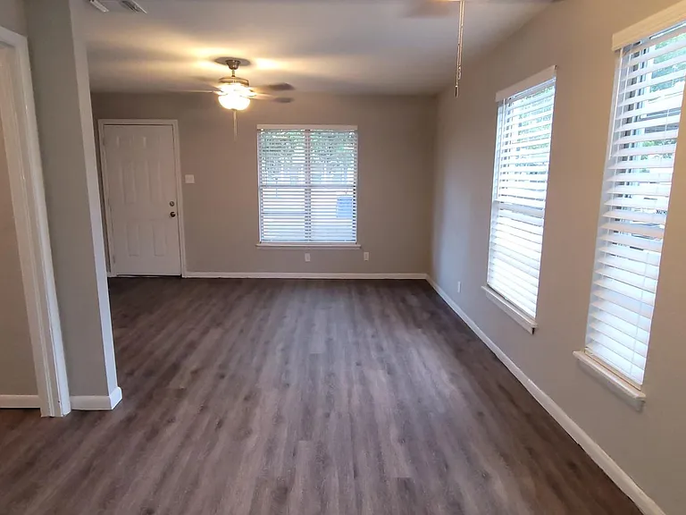 3325 Lasses Blvd — Photo 4