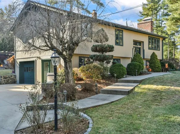 3 Pond View Ct, West Greenwich, RI 02817