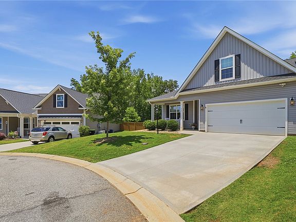 3rd image of 407 Sage Glen Pl