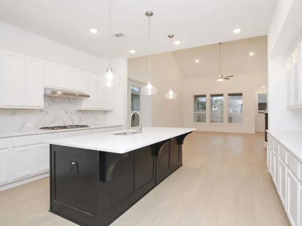 2416 Halter Dr, Aubrey, TX 76227