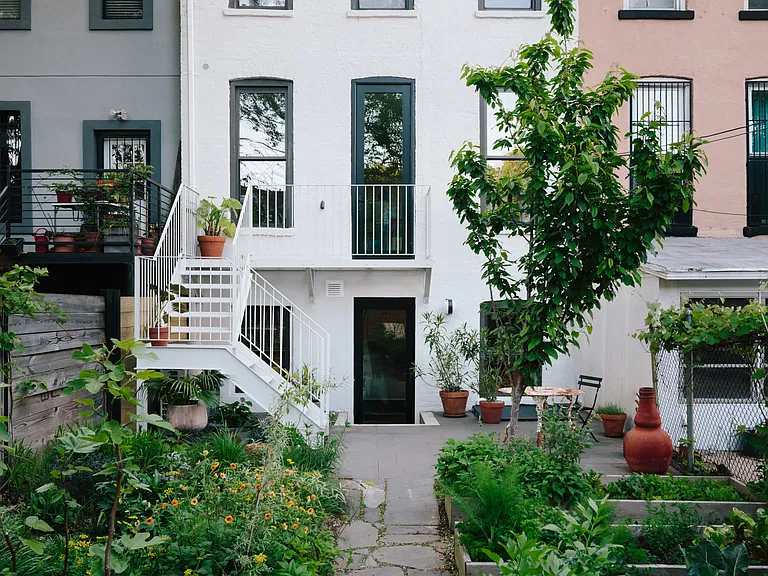 462 Van Buren St #1 — Photo 9