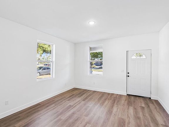 5th image of 248 E MAGNOLIA STREET
