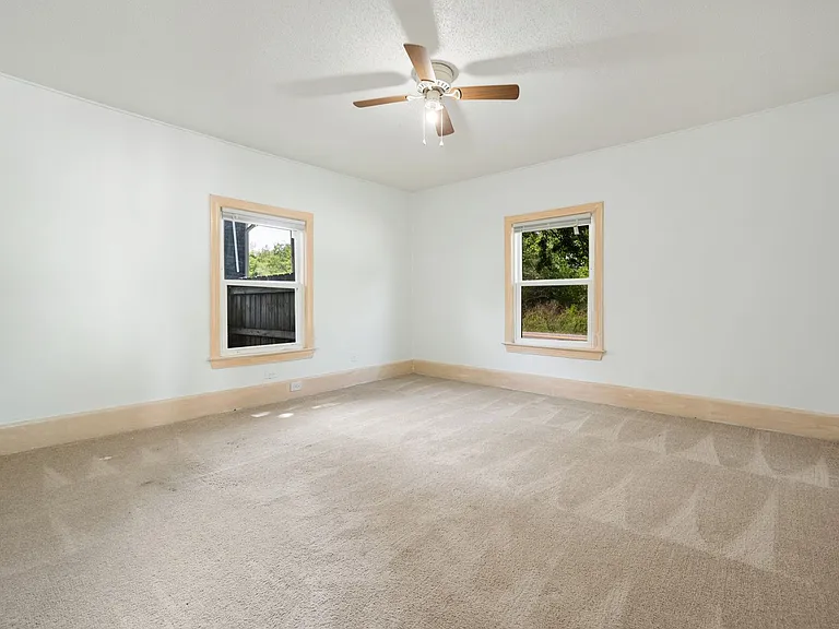 706 N White St — Photo 7
