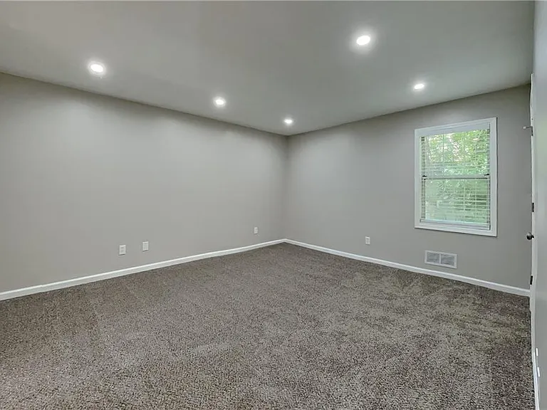620 Gregory Manor Dr SW — Photo 6