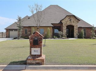 932 Firethorn Way, Mustang, OK 73064