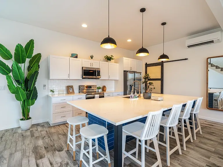 823 Orondo Ave #C — Photo 3