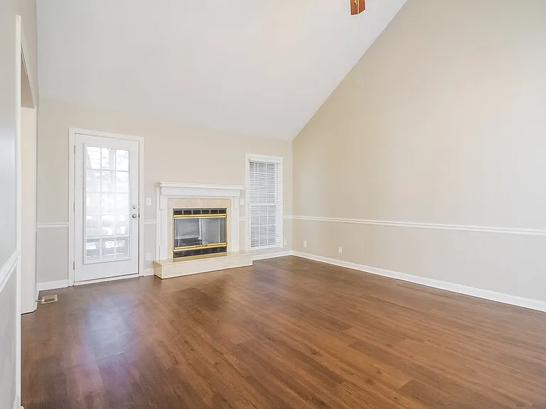 606 Knollwood Dr — Photo 3