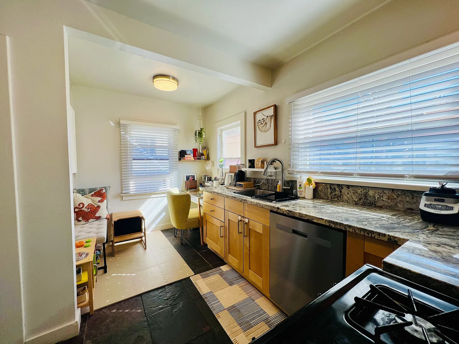 2 bed, 1100 sqft, $3,650 — Photo 3