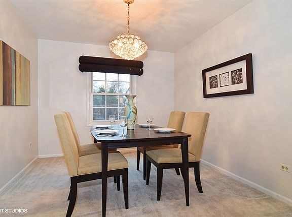 3rd image of 3047 N Huntington Dr
