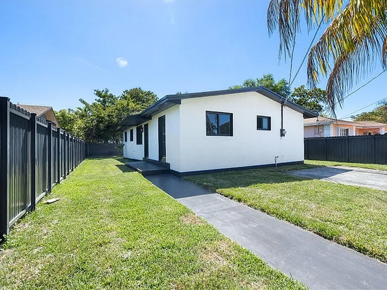 1522 NW 41st St — Photo 7