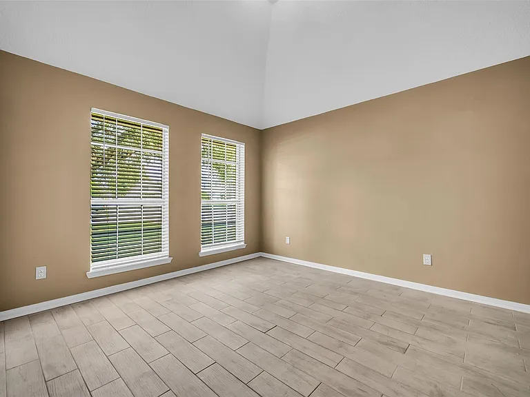 1046 Willersley Ln — Photo 13