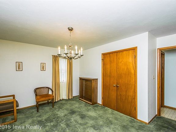 3rd image of 716 W Iowa Ave
