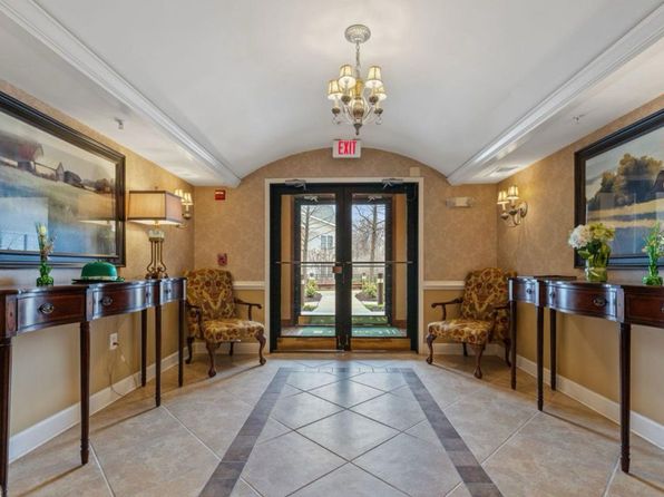 7065 Heritage Hunt Dr APT 212