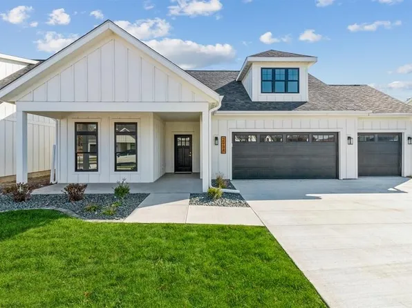 2934 Green Hills Dr, Ames, IA 50014