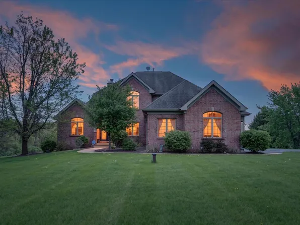 6957 E Wildwood Rd, Stillman Valley, IL 61084