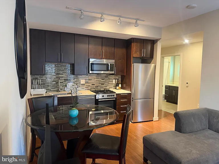 1320 Fenwick Ln #700 — Photo 17