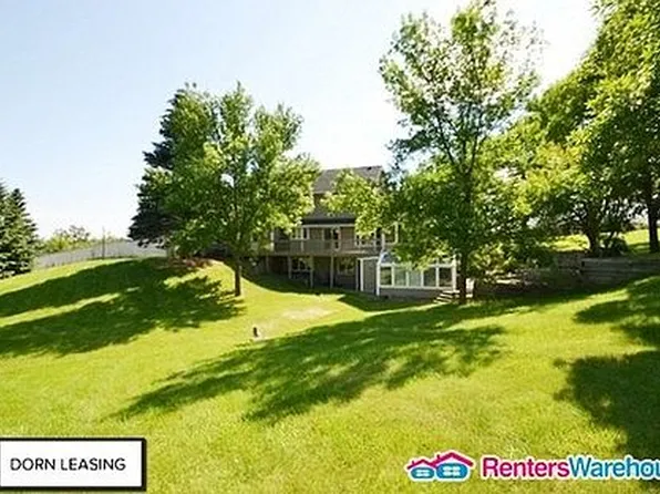 6105 Vicksburg Ln N, Plymouth, MN 55446