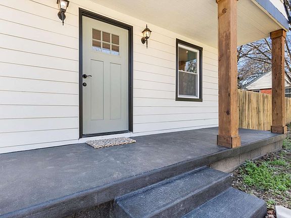 5th image of 608 Blackstone Ave